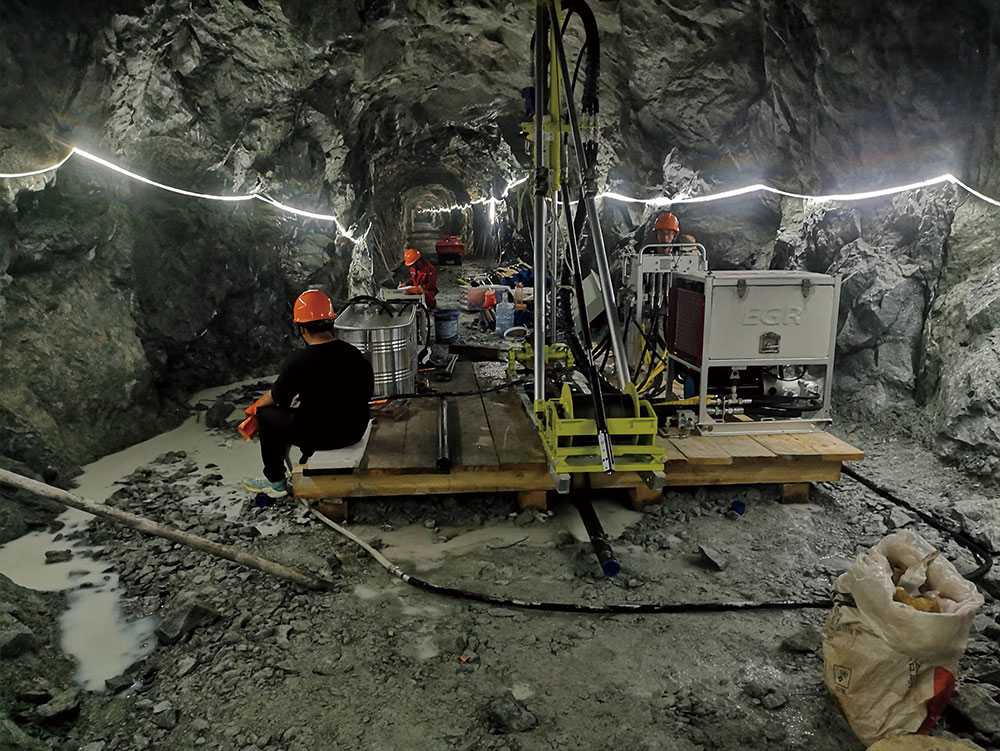 Coring in tunnels/underground mines